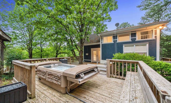 Mid America House | Privacy & Seclusion w/hot tub - on 10 acres, minutes from Trails and Downtown
