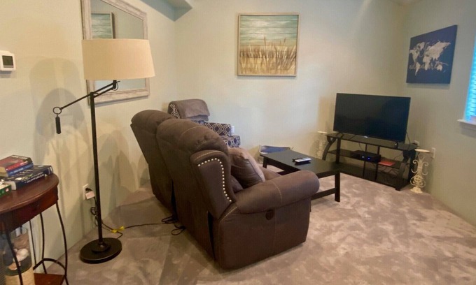 Medford Cottage | Private 1 bedroom 1 bath furnished guest house centrally located in Medford.