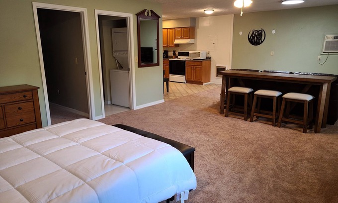 Waynesville Cottage | Private 1 bedroom cottage within minutes to town with covered bike parking!