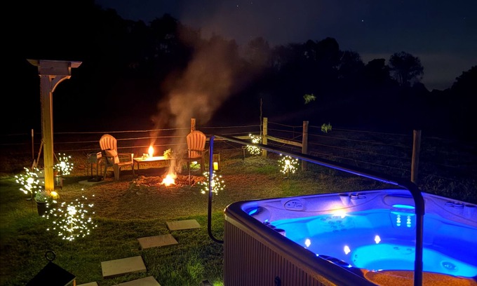 Madison House | Private 1 BR Home with Hot Tub,Firepit & 5 min to dwtn