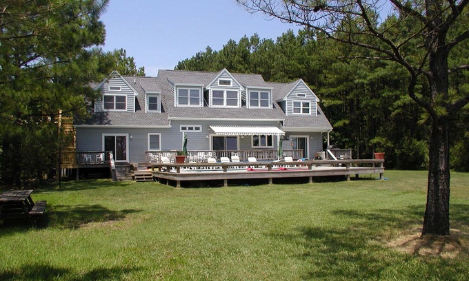Cambridge House | Private 2 Acre Waterfront Family Retreat with Pool & Pier