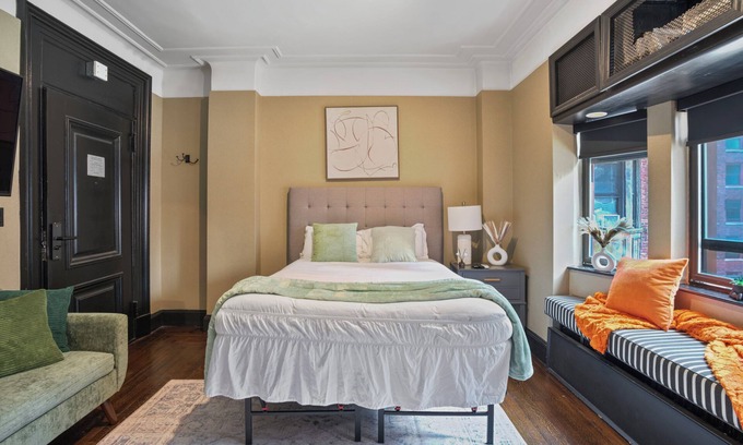 Midtown Apartment | Private 2BR at the Mansfield