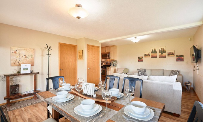Dundee House | Private 3 BDR Guest-Suite in the Heart of Wine Country with HOT TUB