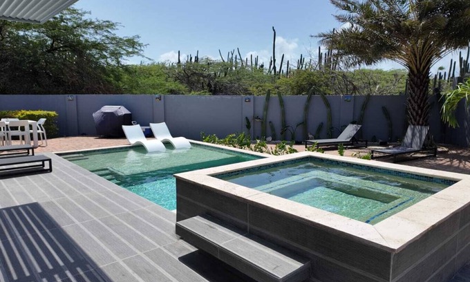 Esmeralda House | Private 3BRVilla Close 2 BEST Beaches/Pool/Nature View.