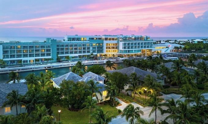 Alice Town House | Private 4 -bed home w/dock facing the Hilton Hotel.
