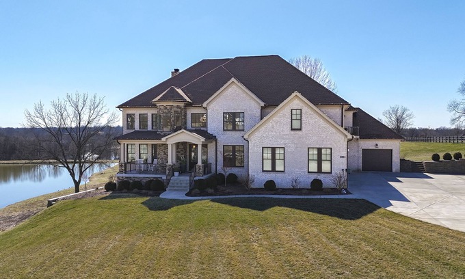 Buechel House | Private 6-acre haven in serene east Louisville near Valhalla.
