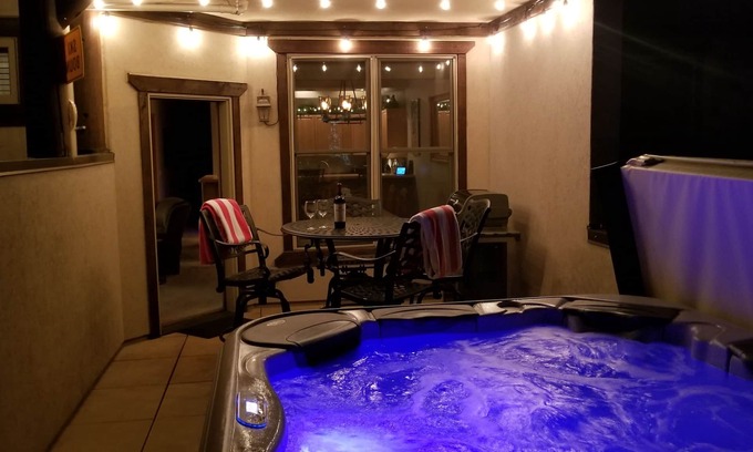 Warrior's Mark Condo | Private 6-Person Hot Tub/Walk to Lifts & Town/Pvt Garage/5-Star Host/New Remodel