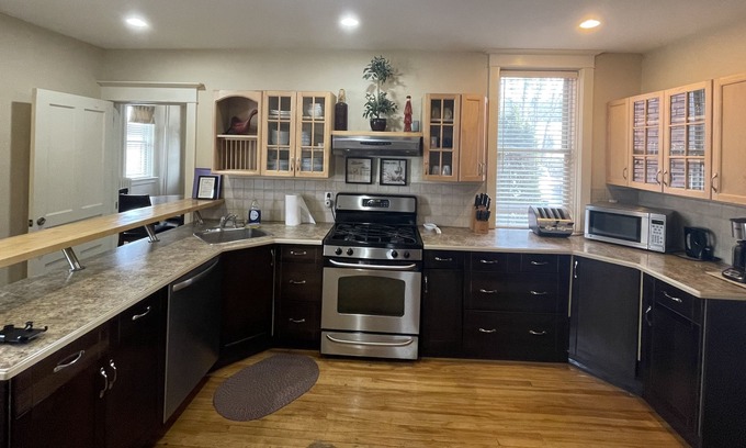 Calabogie House | Private accommodation ( vocational rental) The Library Guesthouse- Calabogie.