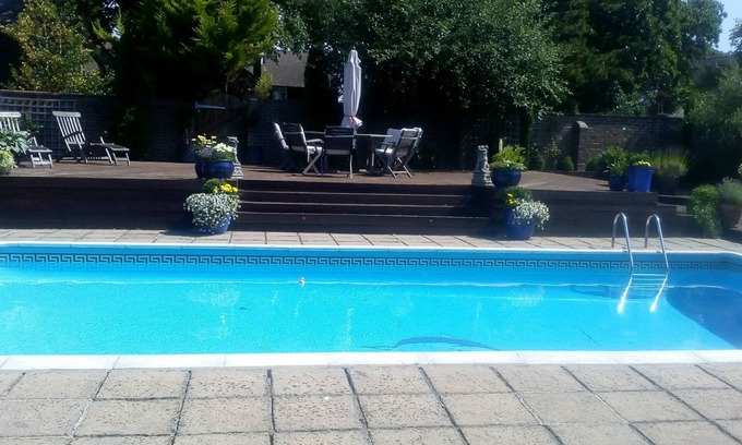 Aldwick Apartment | Private Annex With Heated Swimming Pool