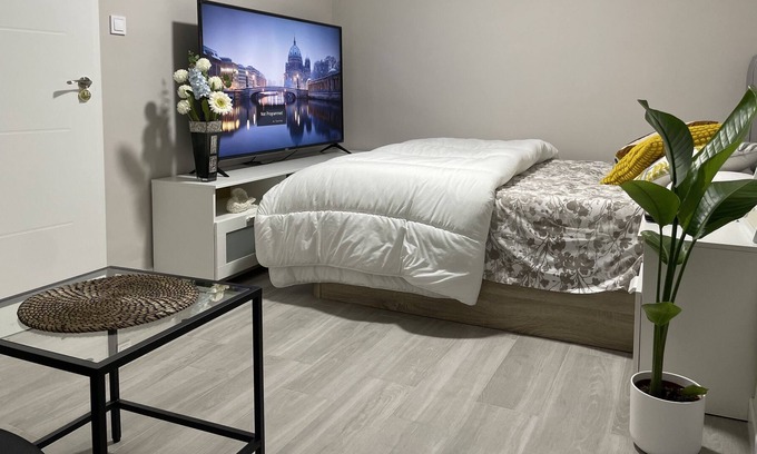 Torrefiel Apartment | Private apartment just 5 min from the city center