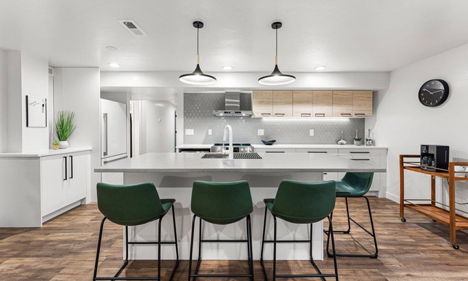 Lakewood House | Private Basement Perfect For Concerts & Adventures