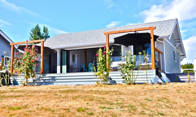 Point Roberts House | Private Beach, Fully Renoed Cottage, 50 Feet Of Waterfront on South Beach!