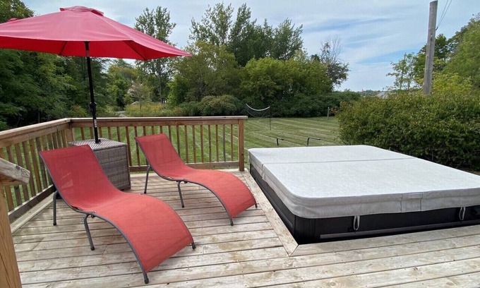 Wellington House | Private Beach, Hot Tub, A Vacay to Remember!