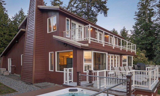 Friday Harbor House | Private Beach! Westside! Spacious Home! (WWBeach)