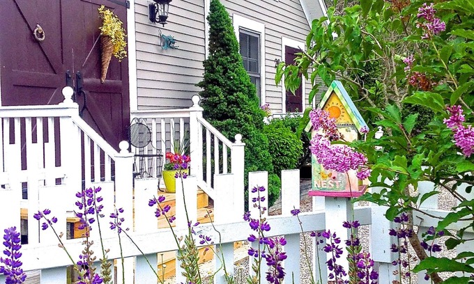 Mystic Cottage | Private Carriage House, Historic Downtown Mystic