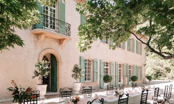 Lamanon House | Private castle with swimming pool in Provence