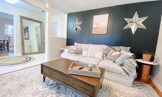 Folsom House | PRIVATE Cleveland St. Cottage~Walk Folsom Village