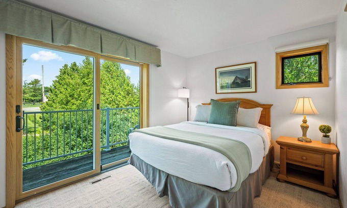 Fish Creek Condo | Private Condo-Walking distance to Downtown Fish Creek