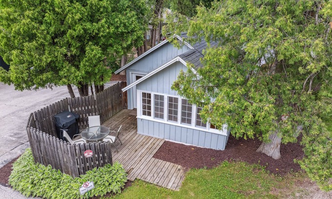 Fish Creek Cottage | Private cottage in Downtown Fish Creek -Honeymooners paradise!