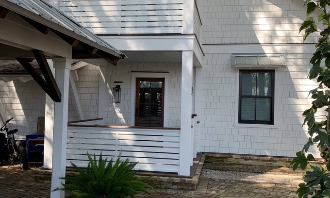 Mount Pleasant Cottage | Private courtyard cottage-5 min from the beach