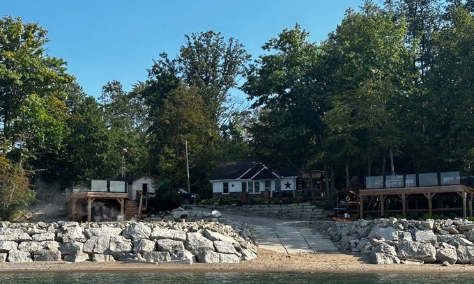 Wyoming House | Private Cozy 2-bedroom house steps from the shore of Lake Huron