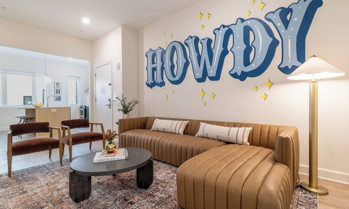 Buena Vista Apartment | Private Deck | 5 Mins to Broadway | The Conway