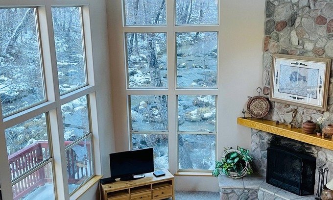 Sedona House | Private Deck ON THE CREEK Oak Creek 3 BR Home Canyon Views, Close to Sedona