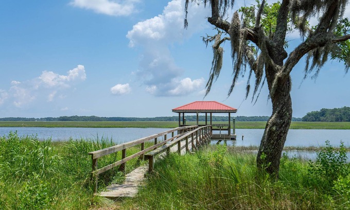 Beaufort House | Private Deep Water Dock, Near Beaufort, PI and Beach.
