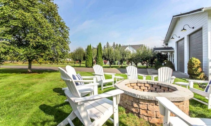 Bonney Lake Cottage | Private/detached cottage in farmhouse setting, close to endless recreation