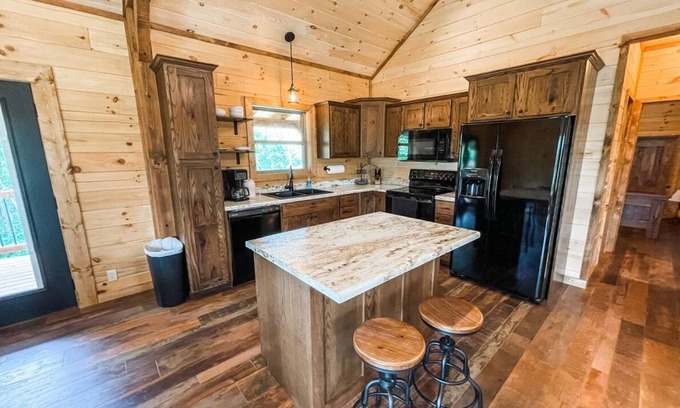 Van Buren House | Private Elk Pointe Cabin next to Big Spring Park & Current River