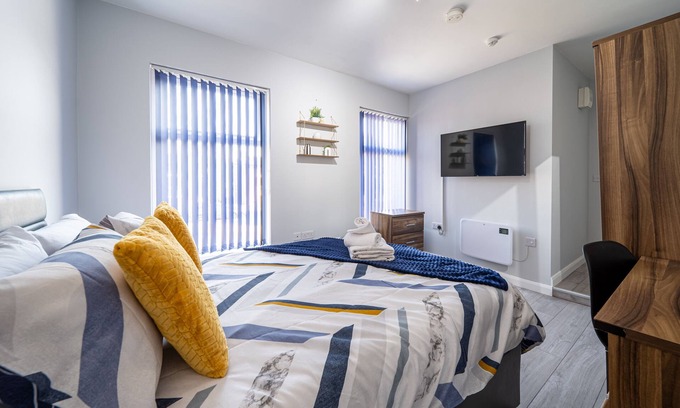 St Helens House | Private Ensuite Room Shared Kitchen St Helen C3
