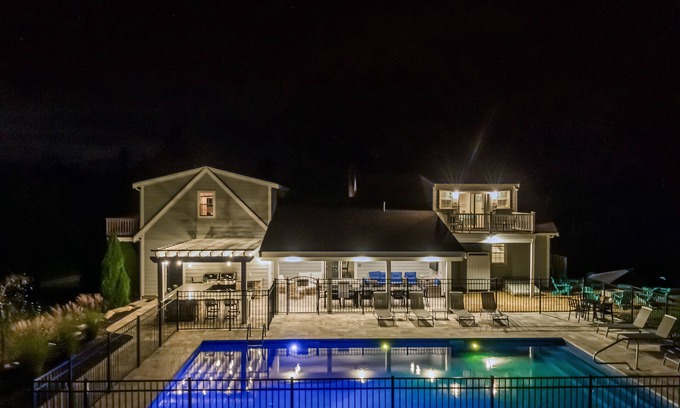 Orleans House | Private Estate, heated pool, outdoor Livingroom, kitchen, 11 bedrooms, sleeps 20