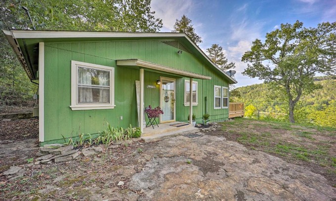 Beaver House | Private Eureka Springs Retreat with Hot Tub!