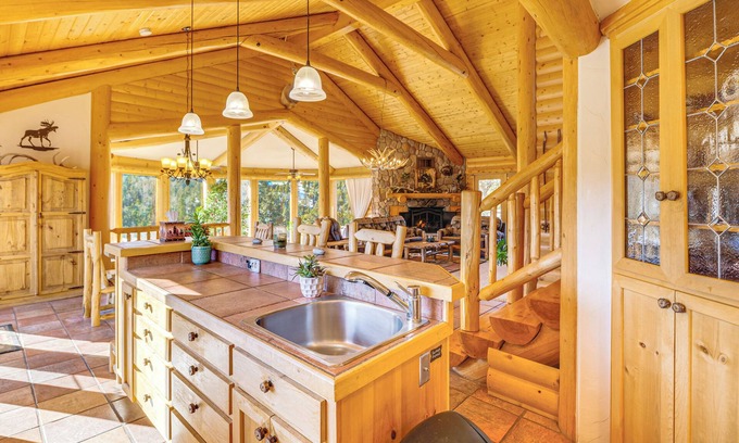 Florissant Cottage | Private Fishing Pond: Mtn-view Home in Florissant!