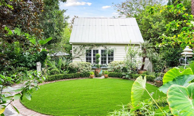 Ansonborough Cottage | Private Garden Cottage in Historic Downtown Charleston