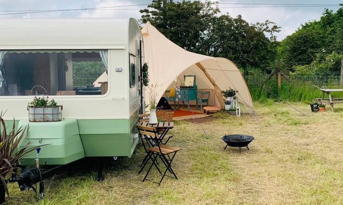 Morpeth Cabin | Private glamping in a vintage caravan & bell tent