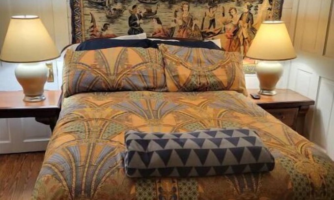 Suffolk House | Private Guest Suite in Historic house