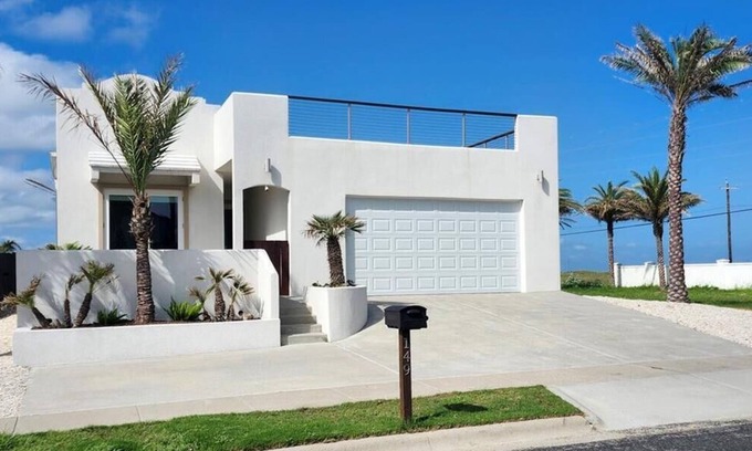 Port Aransas House | Private Heated Pool, Pet Friendly, Shared Pool, Boardwalk to the Beach