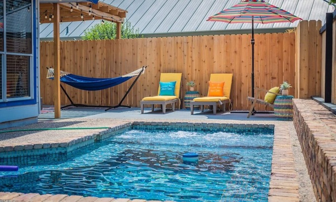 Riverbend of Camino Real House | Private Heated POOL & Game Room by Fiesta Texas & Downtown