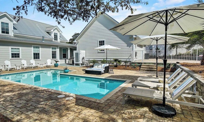 Santa Rosa Beach House | PRIVATE HEATED POOL/GOLF CART/ICE MAKER/BEACH CHAIRS & UMBRELLAS/PARKING 6 CARS