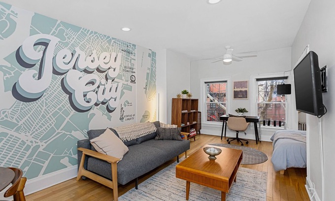 Harsimus Cove House | Private home 15 mins from NYC!