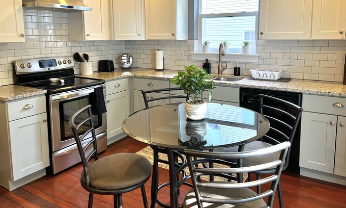 Columbia House | Private Home a Minute Away from Downtown Columbia, MO!