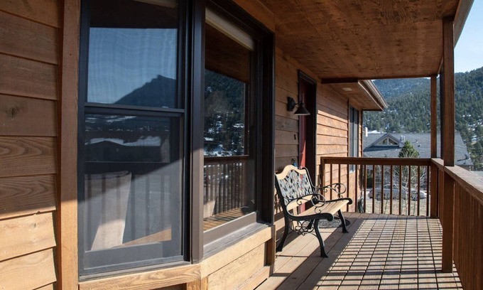 Estes Park House | Private home close to downtown- 2 bedrooms 2 bath