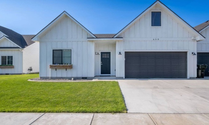 Boardman Apartment | Private Home, Garage & Yard - #650 Boardman