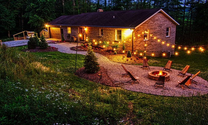Carbon Hill House | Private home near Hocking Hills! King bed, hot tub, game room, fire place!