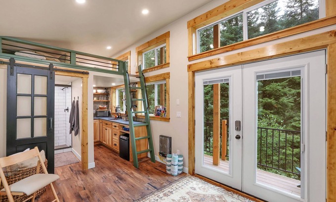 New Meadows Cottage | Private Hot Spring | Off Grid | River | Brundage