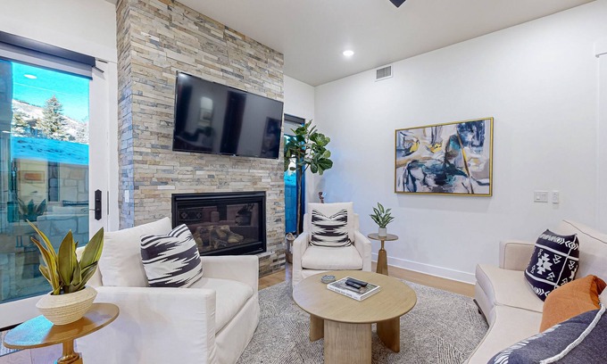 Park City Condo | Private Hot Tub, Mountain Views, Near Golf Course and Walk to Lifts