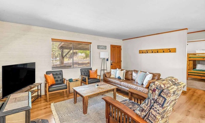 Munds Park House | Private Hot Tub | Munds Park Cabin Retreat