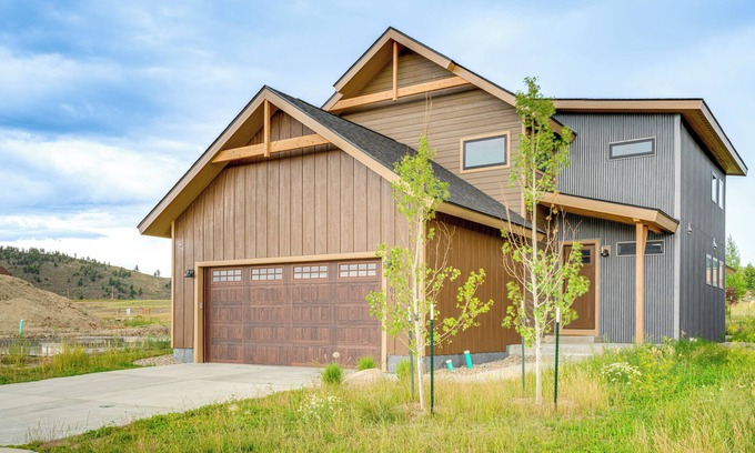 Grand Elk Ranch House | Private Hot Tub & Patio: Granby Mtn Retreat!