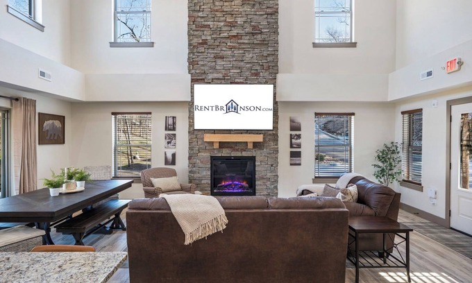 Branson Cabin | Private HotTub-Minutes to Table Rock & Thunder Ridge-Free Attraction Tickets